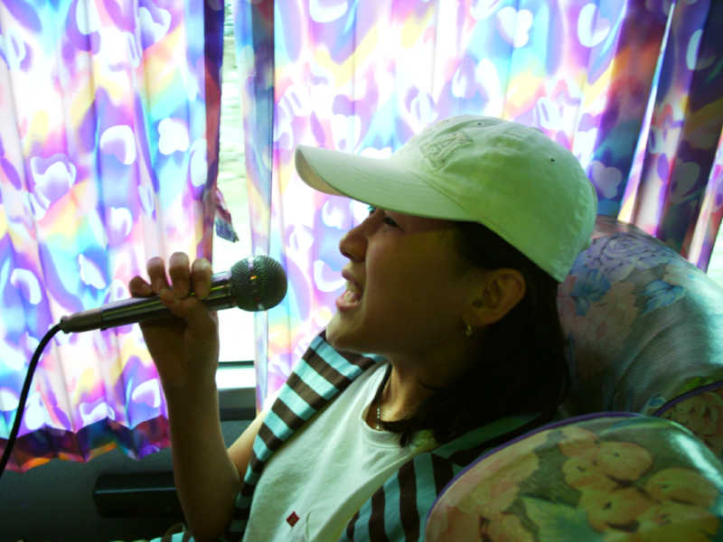picnickwonsinging.jpg