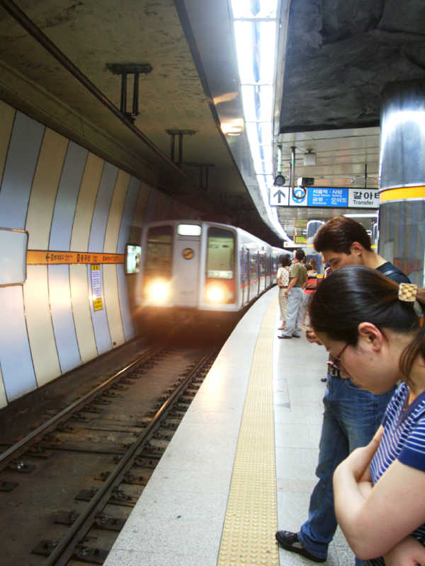 subwaycoming.jpg