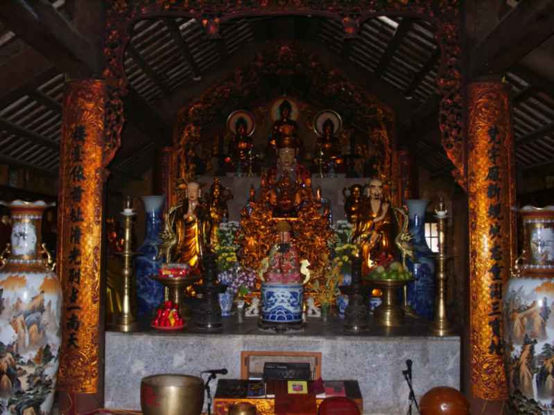 vietnampppagodashrine.jpg